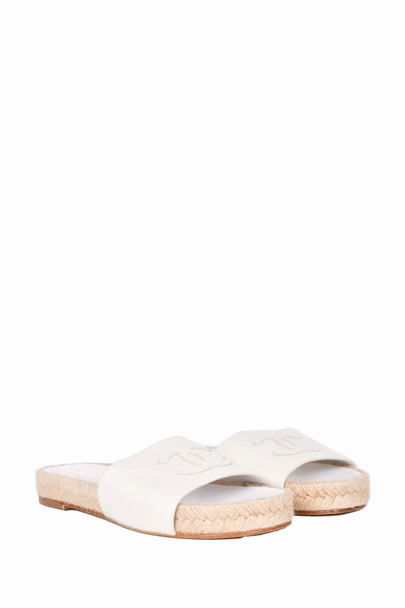 Chanel White Leather CC Logo Espadrilles Slides Size 34