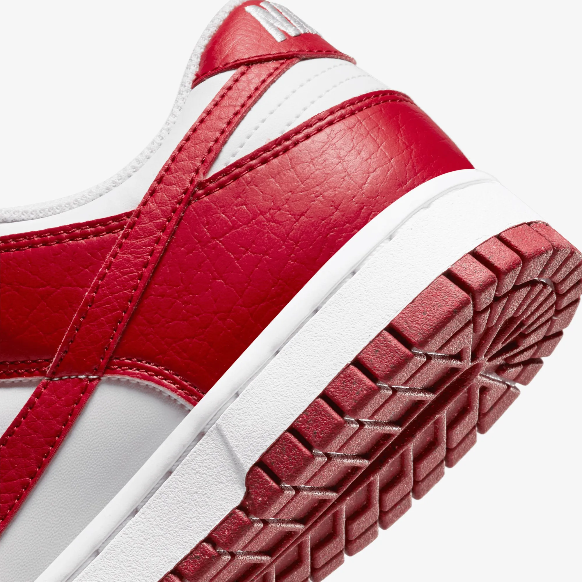 WMN'S DUNK LOW NEXT NATURE 'WHITE/GYM RED'